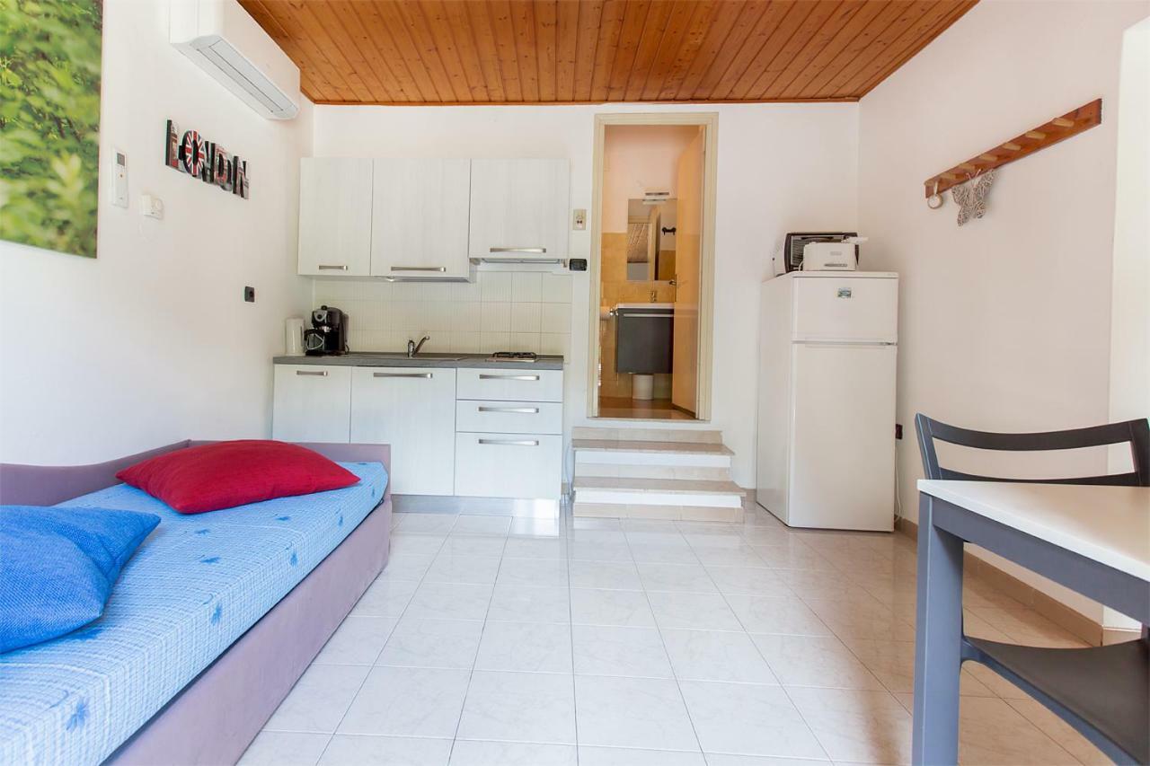 Apartments Suster Torbole Sul Garda Bagian luar foto